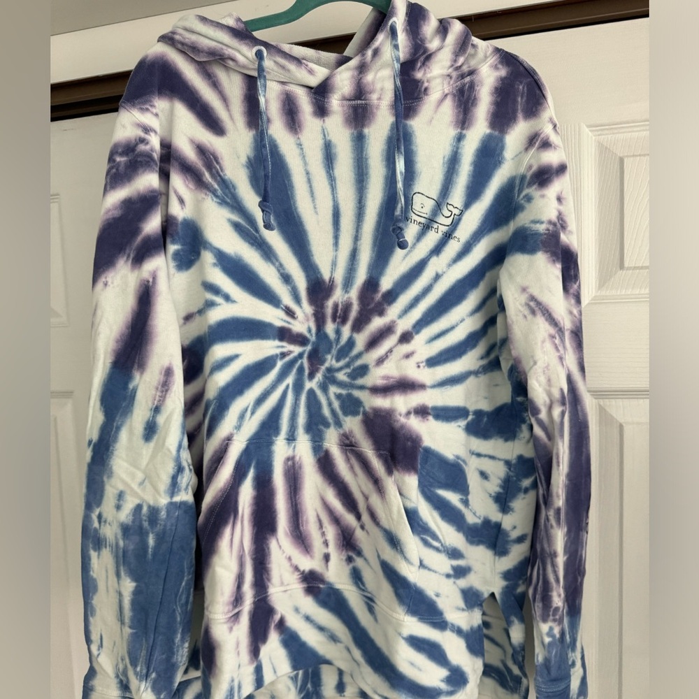 Vineyard Vines tie-dye hoody